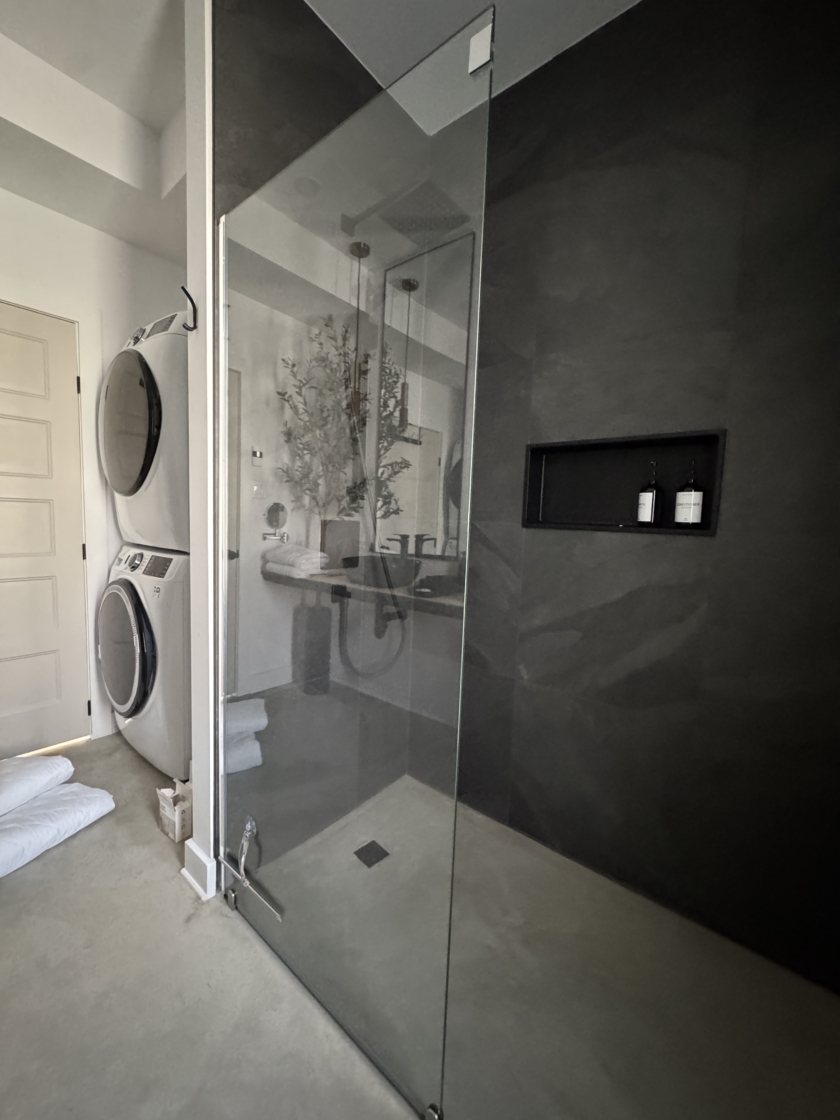Douche moderne vitrée